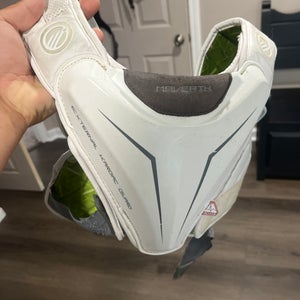 Medium Maverik MAX EKG Shoulder Pads