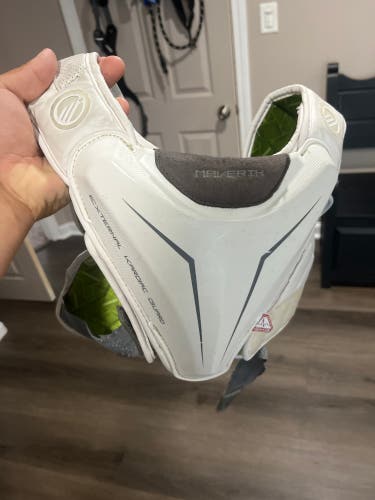 Medium Maverik MAX EKG Shoulder Pads