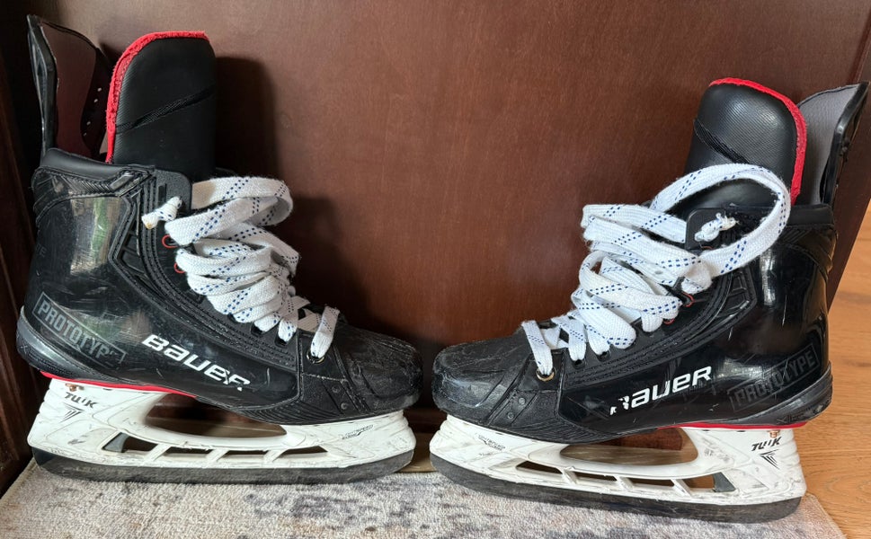 Bauer Vapor Hyperlite Hockey Skates Regular Width  6.5 (Used)