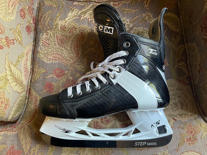 2025 CCM Tacks XF 652 Pro Hockey Skates Regular Width 8.5 (Used)
