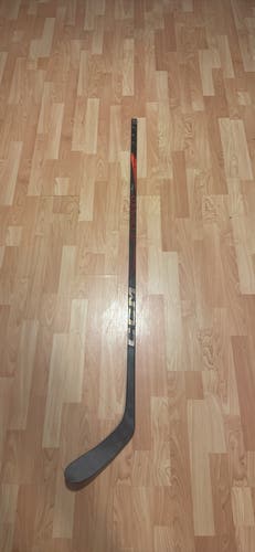 Senior CCM Jetspeed FT7 Pro Right Handed Hockey Stick P28  (New)