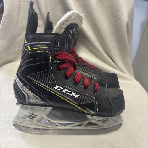 Junior Youth Size 11.5 CCM Tacks 9060 Ice Hockey Skates.