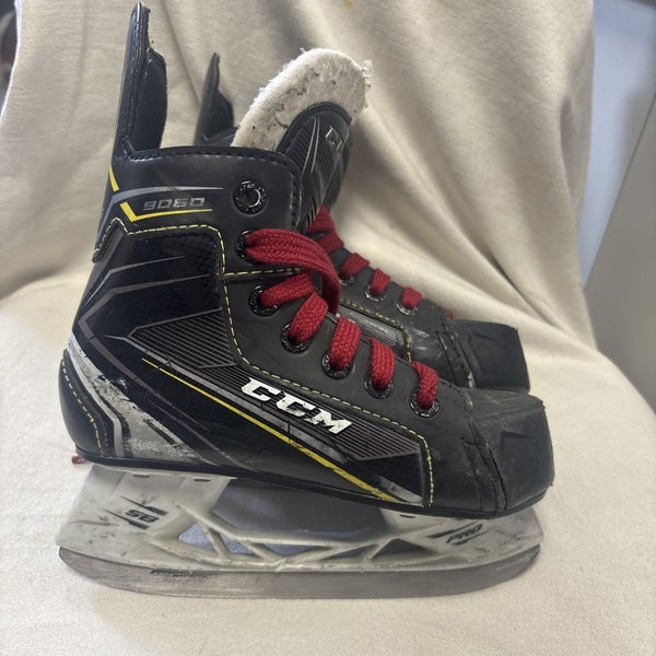 Junior Youth Size 11.5 CCM Tacks 9060 Ice Hockey Skates.