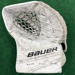 White Intermediate Bauer GSX Goalie Glove Regular (Used)