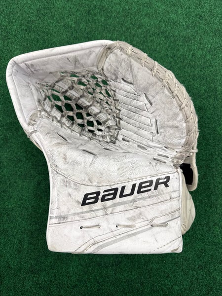 White Intermediate Bauer GSX Goalie Glove Regular (Used)