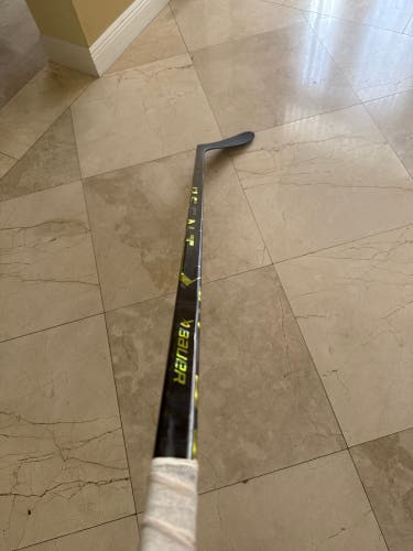Used Senior Bauer Ag5nt Right Handed Hockey Stick P28 70 Flex