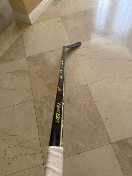 Used Senior Bauer Ag5nt Right Handed Hockey Stick P28 70 Flex
