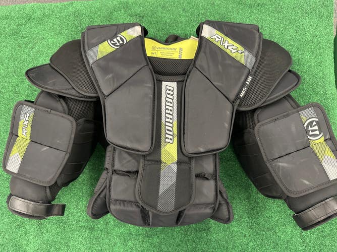 Intermediate Small / Medium Warrior RITUAL X4 E Goalie Chest Protector (Used)