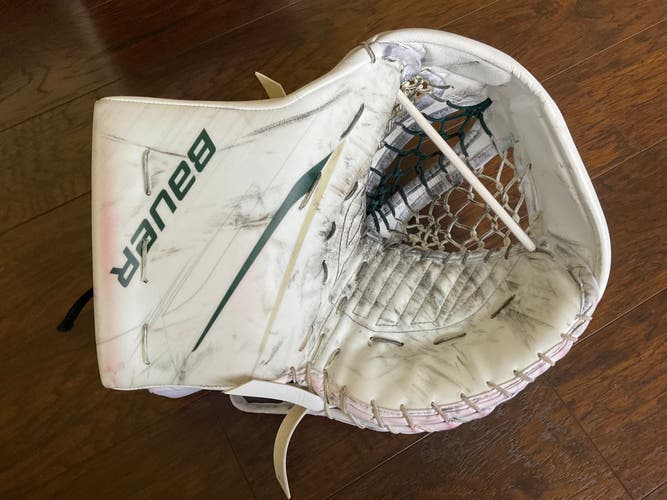 Bauer Ultrasonic Skinned as Hyperlite Goalie Glove