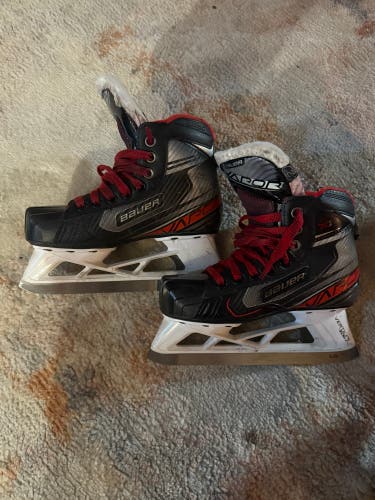 Bauer Vapor X2.7 Hockey Goalie Skates Regular Width Junior Size 2  Size 2 (Used)