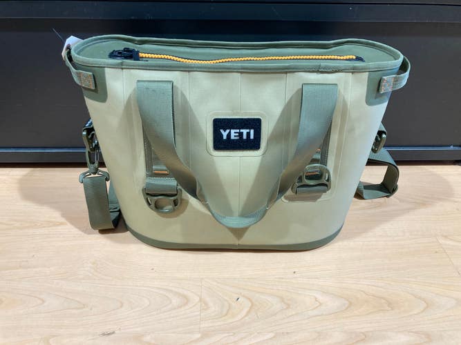 MINT CONDITION Yeti Hopper 20 Cooler