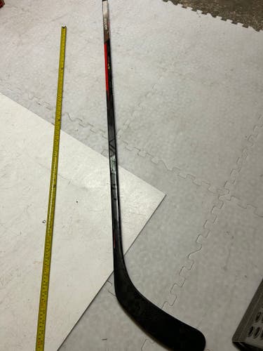 Senior Bauer Vapor Hyperlite Right Handed Hockey Stick P28 (Used)*Refurbished*