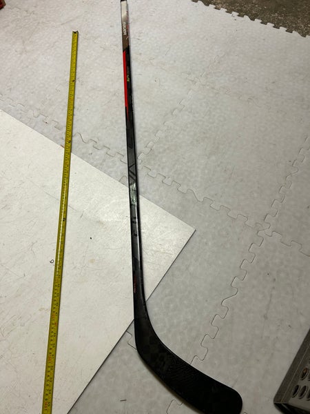 Senior Bauer Vapor Hyperlite Right Handed Hockey Stick P28 (Used)*Refurbished*