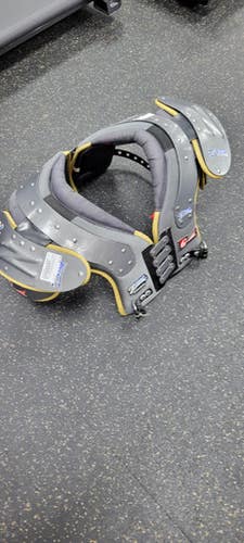 Used GEAR 2000 QB/DB/WR-BO LG FB Shoulder Pads Grey LG 11497-S000150579