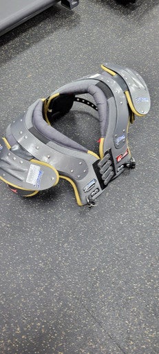 Used GEAR 2000 QB/DB/WR-BO LG FB Shoulder Pads Grey LG 11497-S000150579