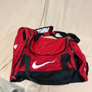 Red Adult Unisex Large/Extra Large Nike Duffle Bag (Used)