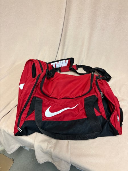 Red Adult Unisex Large/Extra Large Nike Duffle Bag (Used)