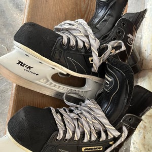 Bauer Supreme 7000 Hockey Skates Extra Wide Width Size 5.5 (Used)