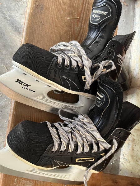 Bauer Supreme 7000 Hockey Skates Extra Wide Width Size 5.5 (Used)