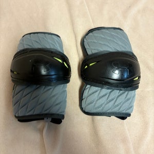 Small / Medium Adult Under Armour Arm Pads (Used)