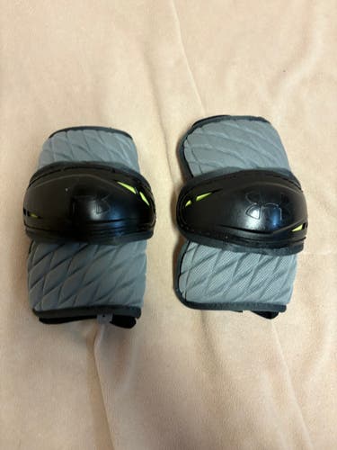 Small / Medium Adult Under Armour Arm Pads (Used)