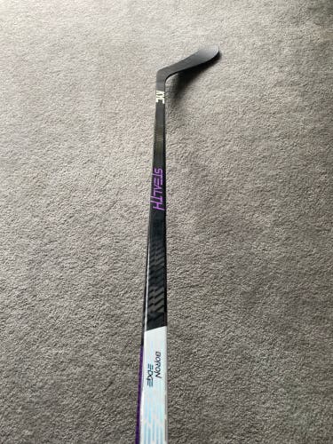 Senior Right Handed Hockey Stick P28 (Used)