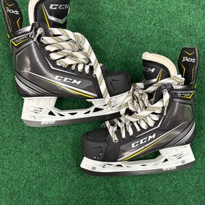 Intermediate CCM Tacks Classic Pro+ Hockey Skates (Regular) Size: 6.5 (Like New)