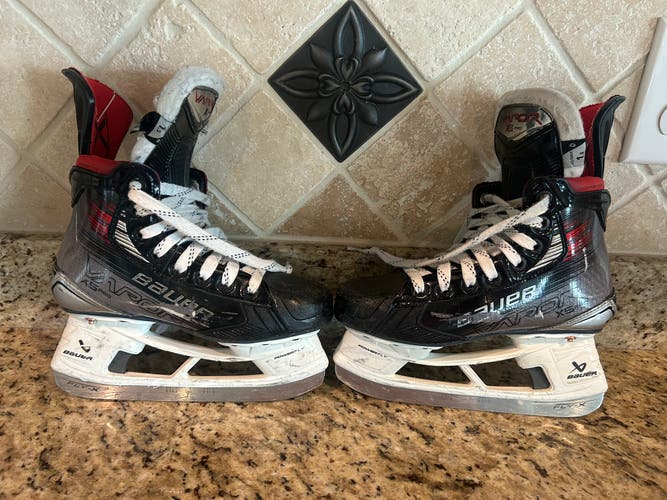 2024 Bauer Vapor 5x pro Hockey Skates Regular Width Size 1.5 (Used)