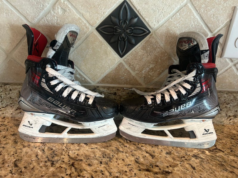 2024 Bauer Vapor 5x pro Hockey Skates Regular Width Size 1.5 (Used)