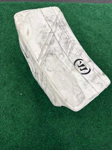 White Intermediate Warrior Ritual G5 Goalie Blocker Regular (Used)