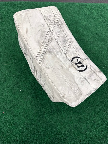 White Intermediate Warrior Ritual G5 Goalie Blocker Regular (Used)