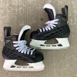 Intermediate Bauer Nexus 88 Hockey Skates Regular Width 6 (Used)