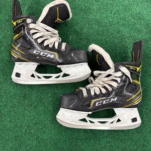 Intermediate CCM Super Tacks AS3 Hockey Skates (Regular) Size 5.5 (Used)