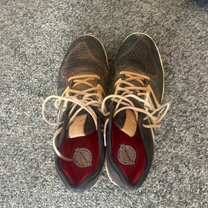 Men's Size M 12.5 (W 13.5) New Balance (Used)