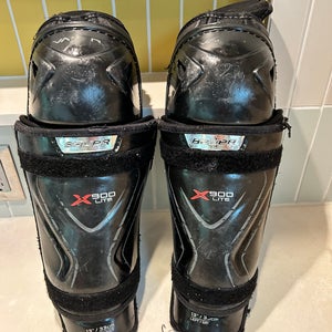 Intermediate Bauer Vapor X900 13" Shin Pads  (Used)