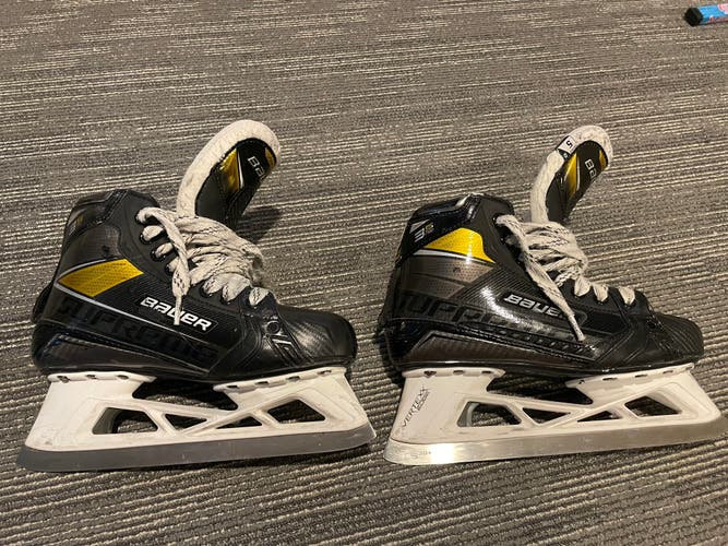 Bauer Supreme 3S pro Hockey Goalie Skates Regular Width  Size 5 (Used)