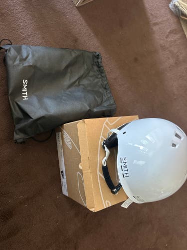 New junior /youth smith ski helmet holt jr