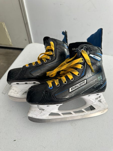 Bauer Nexus 2900 Hockey Skates Size 4.5 (Used)