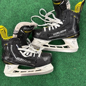 Intermediate Bauer Supreme M4 Hockey Skates (Fit 2) Size: 6.5 (Used)