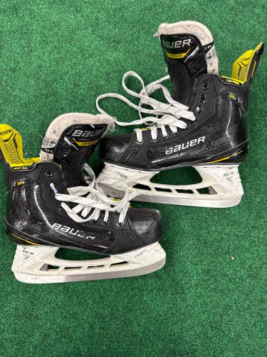 Intermediate Bauer Supreme M4 Hockey Skates (Fit 2) Size: 6.5 (Used)