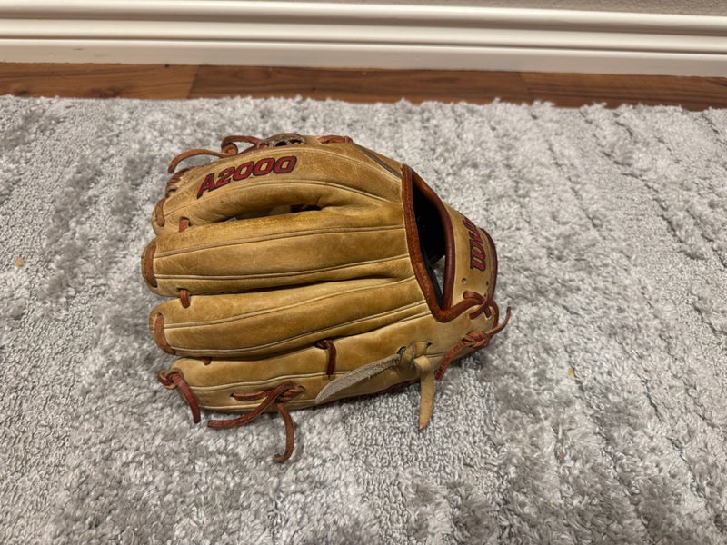 Wilson RH Infield A2000 Baseball Glove 11.75" (Used)