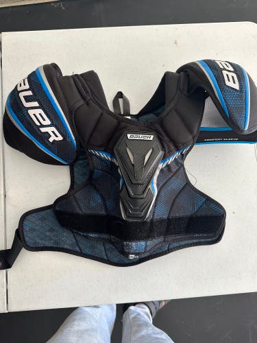 Intermediate Medium Bauer Shoulder Pads (Used)