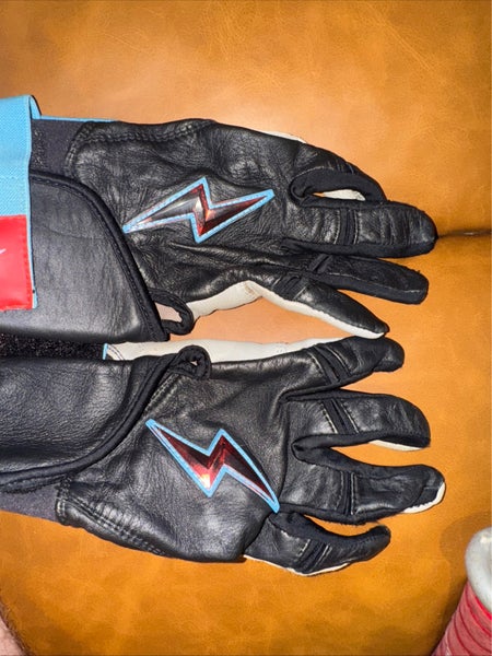 Bruce bolt batting gloves