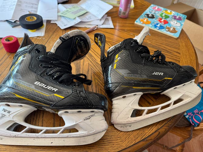 Bauer Supreme M5 Pro Hockey Skates Size 4.5 (Used)