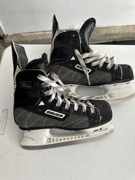 Bauer Supreme 3000 Hockey Skates Size 5 (Used)