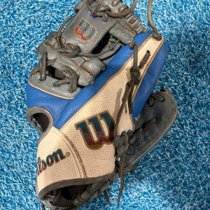 Blue Wilson A2000 DP15 "Autism Awareness" RH Baseball Glove 11.5" (Used)