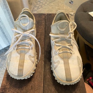 White Nike 5Y Youth Turf Shoes (Used)