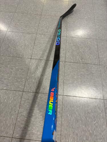 Junior Bauer Nexus Sync Hockey Stick Right Handed P28 (Used)