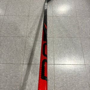 Intermediate Bauer Vapor FlyLite Hockey Stick Right Handed P92 (Used)