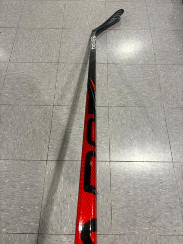 Intermediate Bauer Vapor FlyLite Hockey Stick Right Handed P92 (Used)